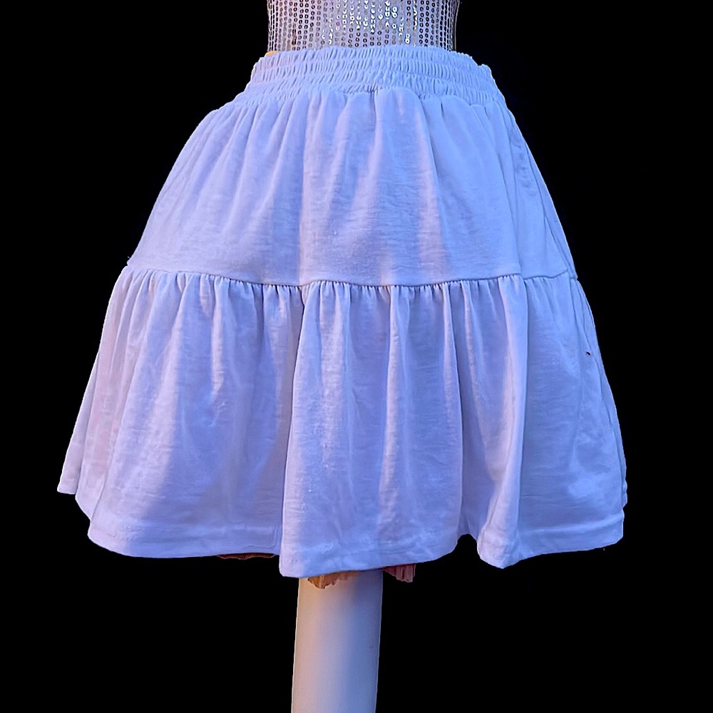 slightly shear sunskirt! Super easy to style and very affordable 🙌🏼